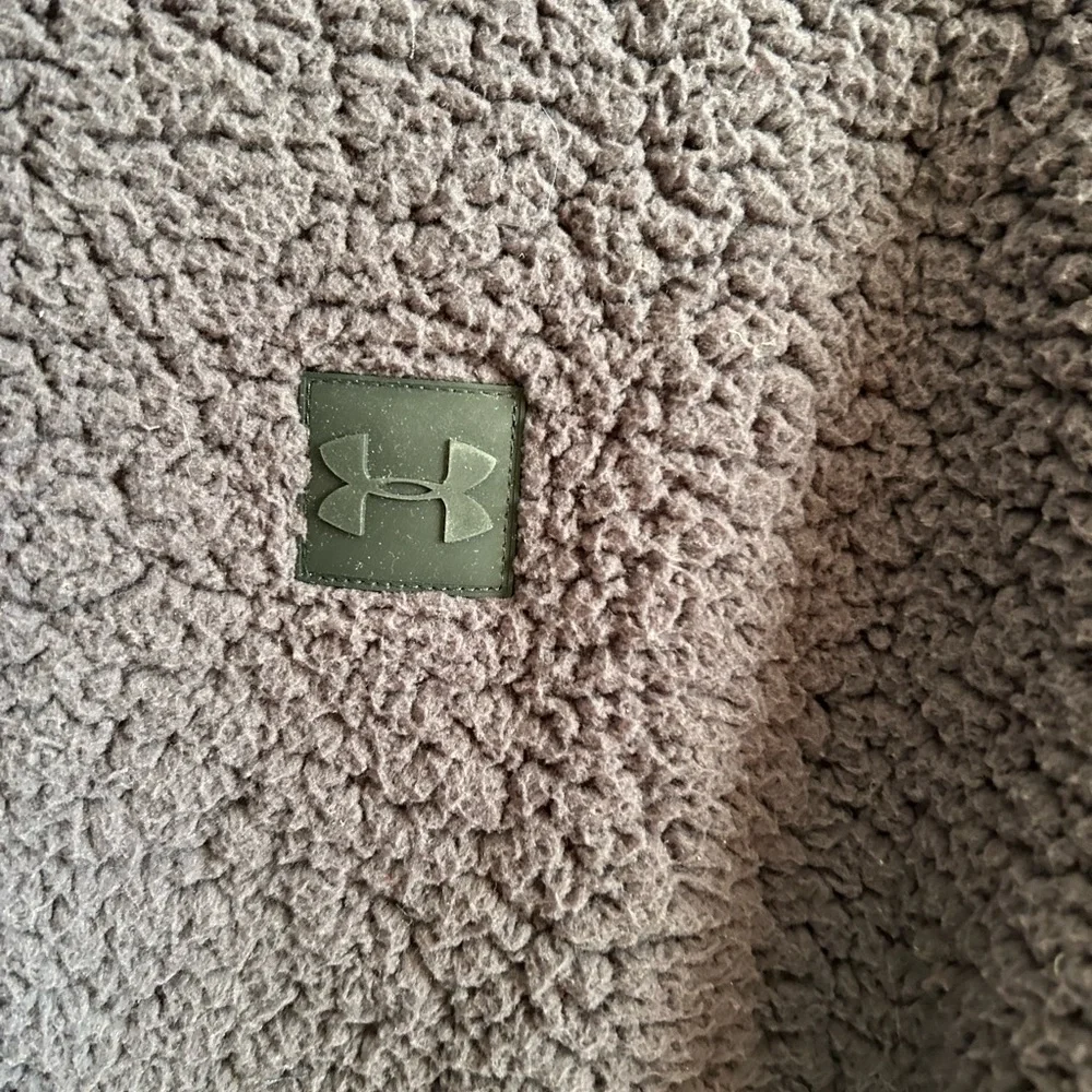 Under Armour Teddy Bear Sweater Size M - Picture 6 of 10